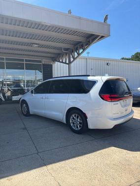 Bright White Clearcoat 2022 Chrysler Pacifica Touring L