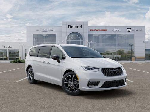 Bright White Clearcoat 2026 Chrysler Pacifica L