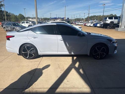 2024 Nissan Altima SR FWD