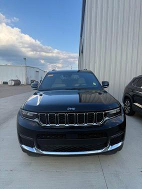 Diamond Black Crystal Pearlcoat 2023 Jeep Grand Cherokee L Limited