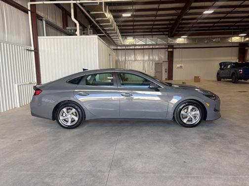 2022 Hyundai SONATA SE