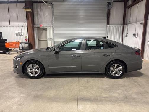 2022 Hyundai SONATA SE