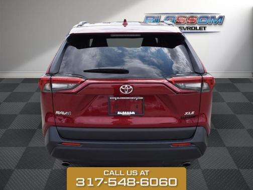 Pearl 2025 Toyota RAV4 XLE