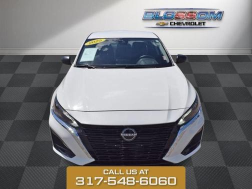 Glacier White 2025 Nissan Altima SV
