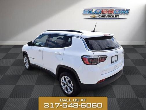 Bright White Clearcoat 2025 Jeep Compass Latitude