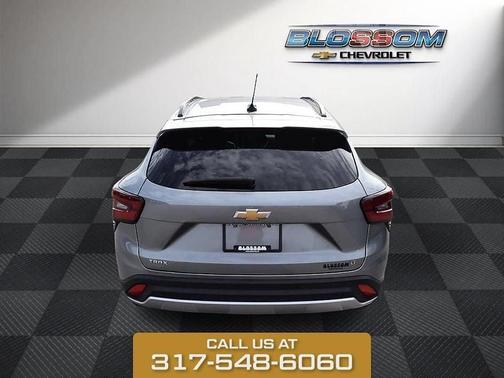 Sterling Gray Metallic 2025 Chevrolet Trax LT