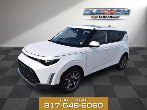 Snow White Pearl 2024 Kia Soul EX