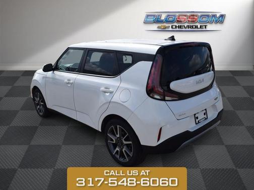 Snow White Pearl 2024 Kia Soul EX