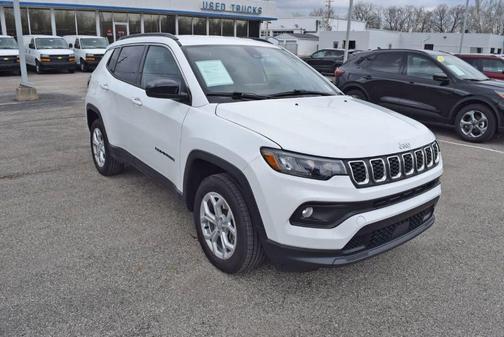 Bright White 2024 Jeep Compass Latitude