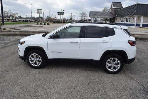 Bright White 2024 Jeep Compass Latitude