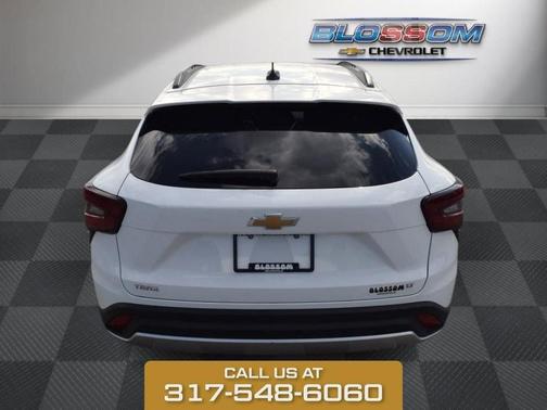 Summit White 2025 Chevrolet Trax LT