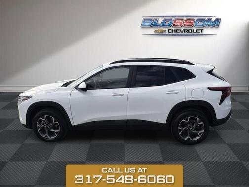 Summit White 2025 Chevrolet Trax LT