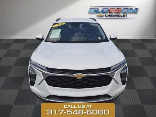 Summit White 2025 Chevrolet Trax LT