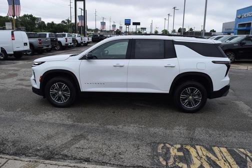 Summit White 2026 Chevrolet Traverse LT