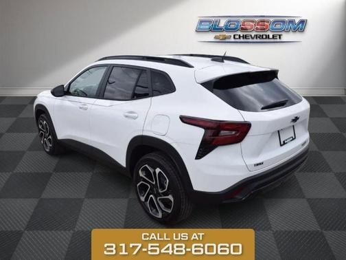 Summit White 2026 Chevrolet Trax 2RS