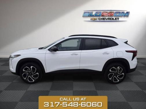 Summit White 2026 Chevrolet Trax 2RS
