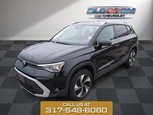 Deep Black Pearl Effect 2025 Volkswagen Taos 1.5T SE