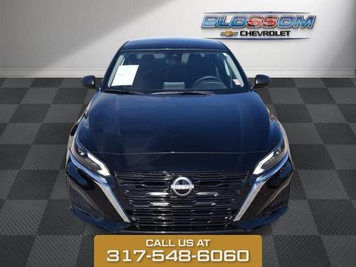 Super Black 2025 Nissan Altima SV