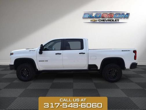 Summit White 2026 Chevrolet Silverado 2500 ZR2