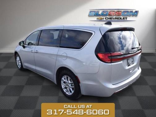 2023 Chrysler Pacifica Touring