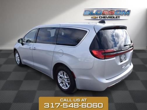 2023 Chrysler Pacifica Touring