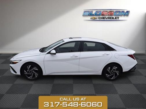 White 2025 Hyundai ELANTRA SEL Convenience