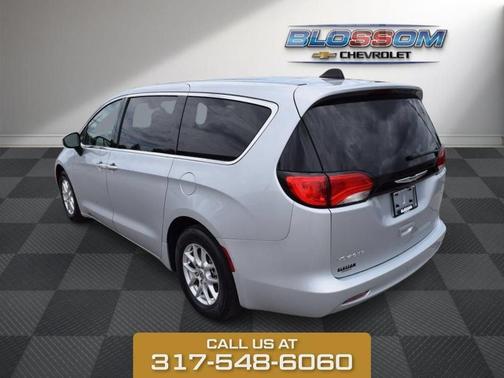 Silver Mist Clearcoat 2023 Chrysler Voyager LX