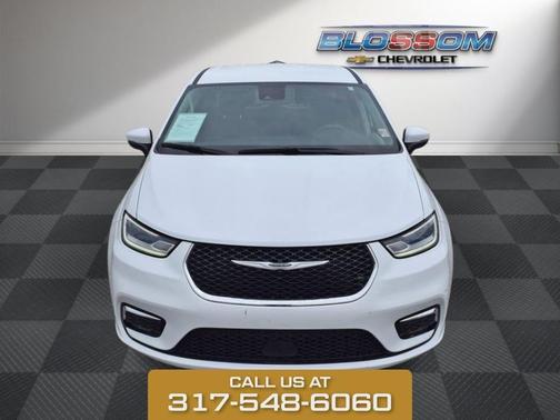 Bright White Clearcoat 2023 Chrysler Pacifica Touring-L
