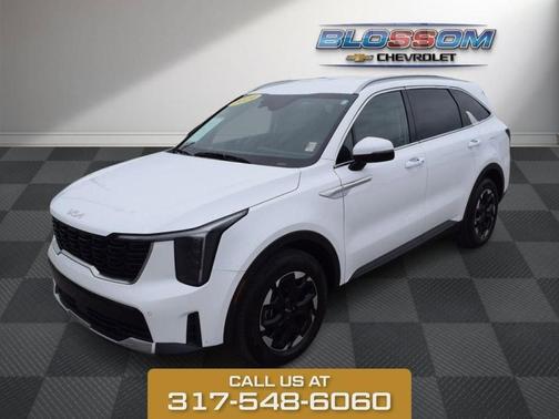 White Pearl 2024 Kia Sorento S