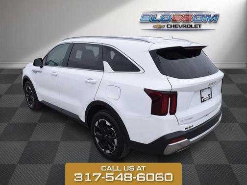 White Pearl 2024 Kia Sorento S