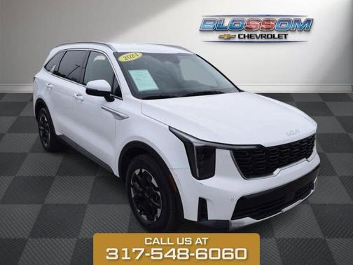 White Pearl 2024 Kia Sorento S