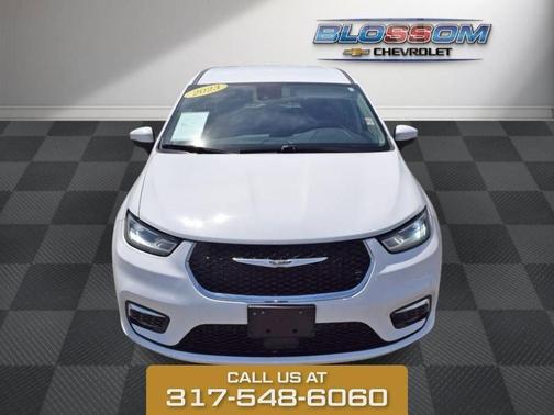 Bright White Clearcoat 2023 Chrysler Pacifica Touring-L