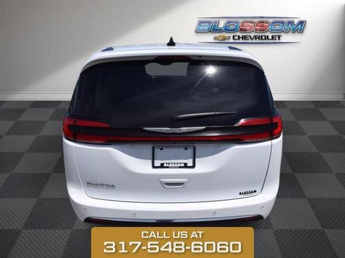 Bright White Clearcoat 2023 Chrysler Pacifica Touring-L