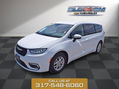 Bright White Clearcoat 2023 Chrysler Pacifica Touring-L