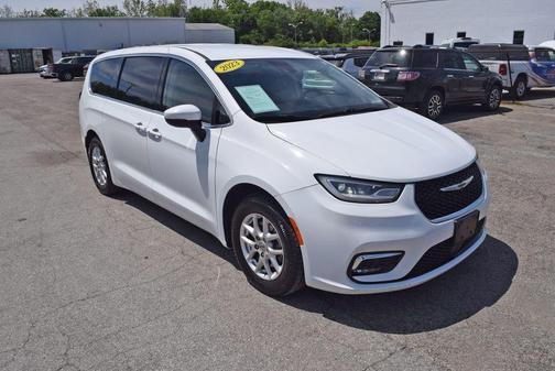 Bright White Clearcoat 2023 Chrysler Pacifica Touring-L