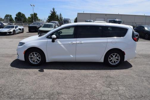 Bright White Clearcoat 2023 Chrysler Pacifica Touring-L