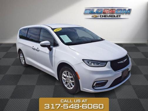 Bright White Clearcoat 2023 Chrysler Pacifica Touring-L