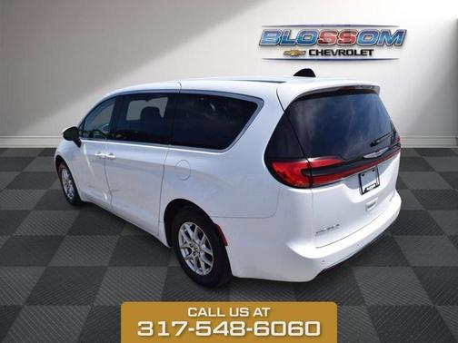 Bright White Clearcoat 2023 Chrysler Pacifica Touring-L