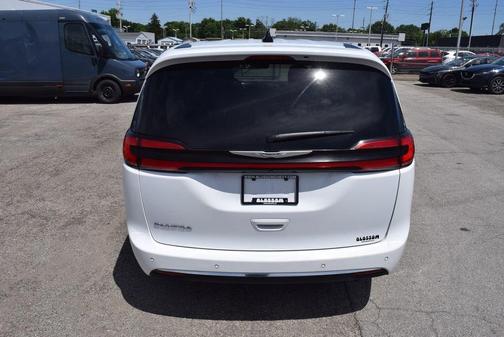 Bright White Clearcoat 2023 Chrysler Pacifica Touring-L