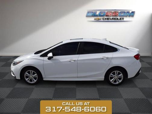 Summit White 2017 Chevrolet Cruze LT