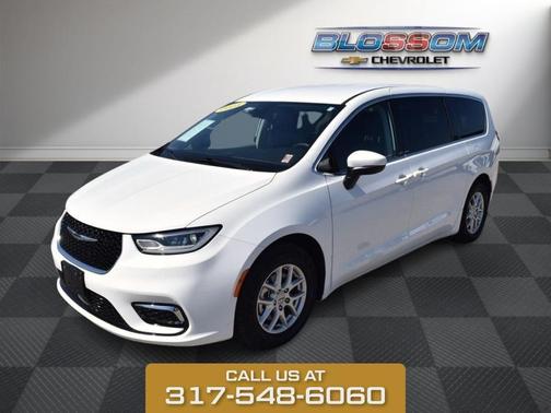 Bright White Clearcoat 2023 Chrysler Pacifica Touring-L