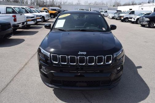 Diamond Black 2025 Jeep Compass Latitude