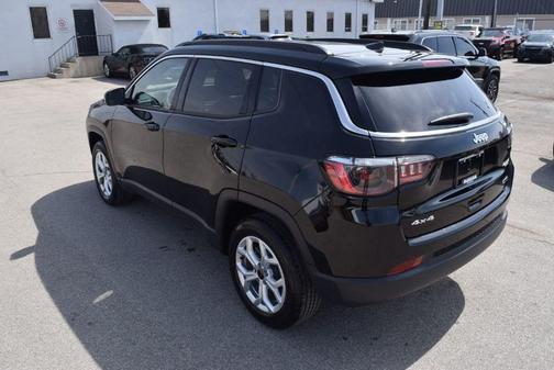 Diamond Black 2025 Jeep Compass Latitude