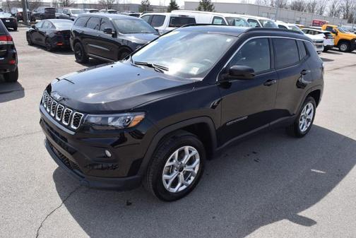 Diamond Black 2025 Jeep Compass Latitude
