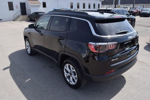Diamond Black 2025 Jeep Compass Latitude