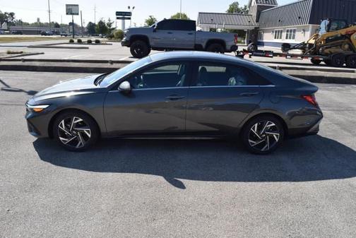 2024 Hyundai ELANTRA Limited