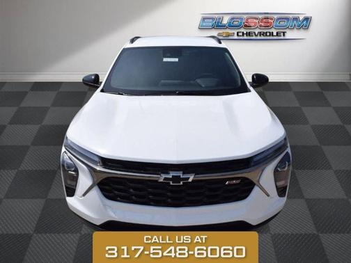 Summit White 2026 Chevrolet Trax 2RS