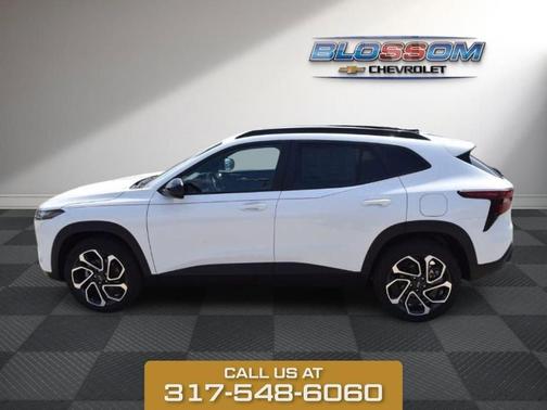 Summit White 2026 Chevrolet Trax 2RS