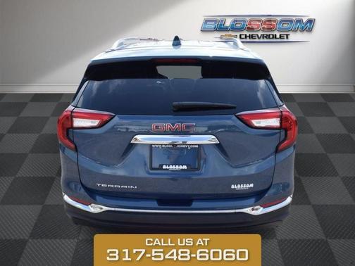 Metallic 2024 GMC Terrain SLT