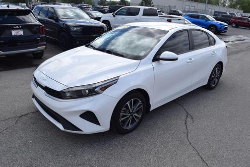 Snow White Pearl 2022 Kia Forte LXS